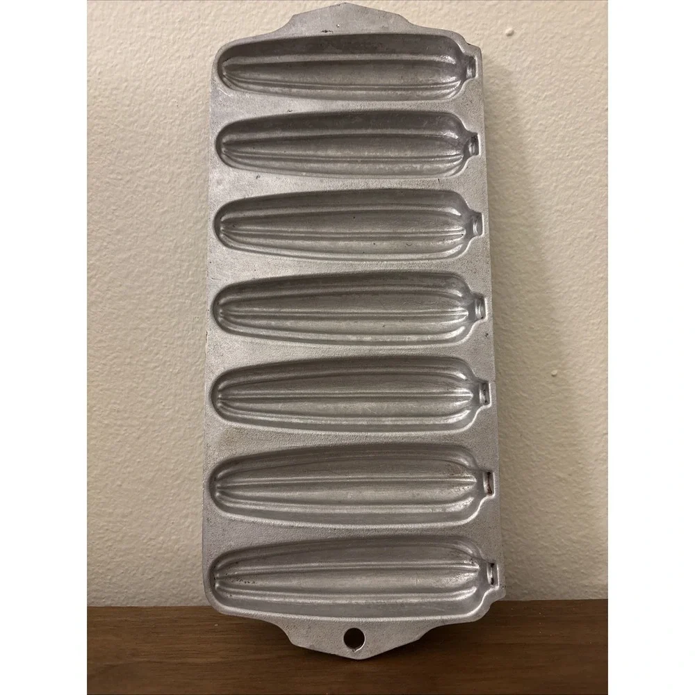 Wearever No.2797 - Cast Aluminum Cornbread - 7-Mold Pan - Made in U.S.A.